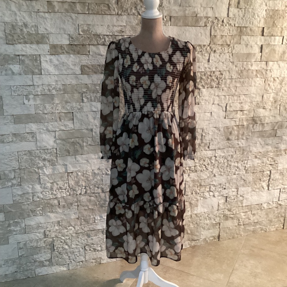 Mad About Style and the Jilly Box Grace Midi Dress Vintage Floral  (NWT)